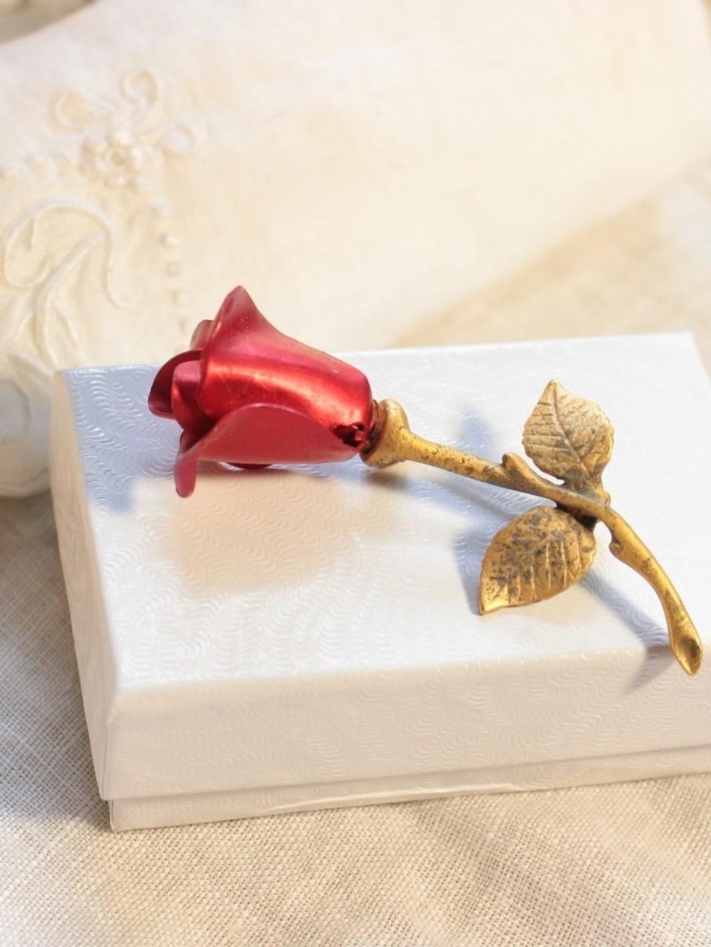 Vintage Avon Red Rose Brooch Pin Gold-Tone Enamel Floral Costume Jewelry